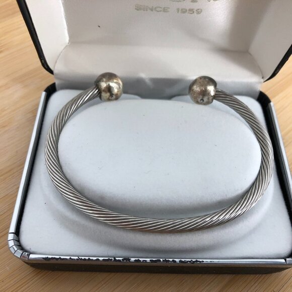 Sabona 70070 Wire Magnetic TwoTone (Silver & Gold tone) Bracelet (unisex) - Picture 3 of 13